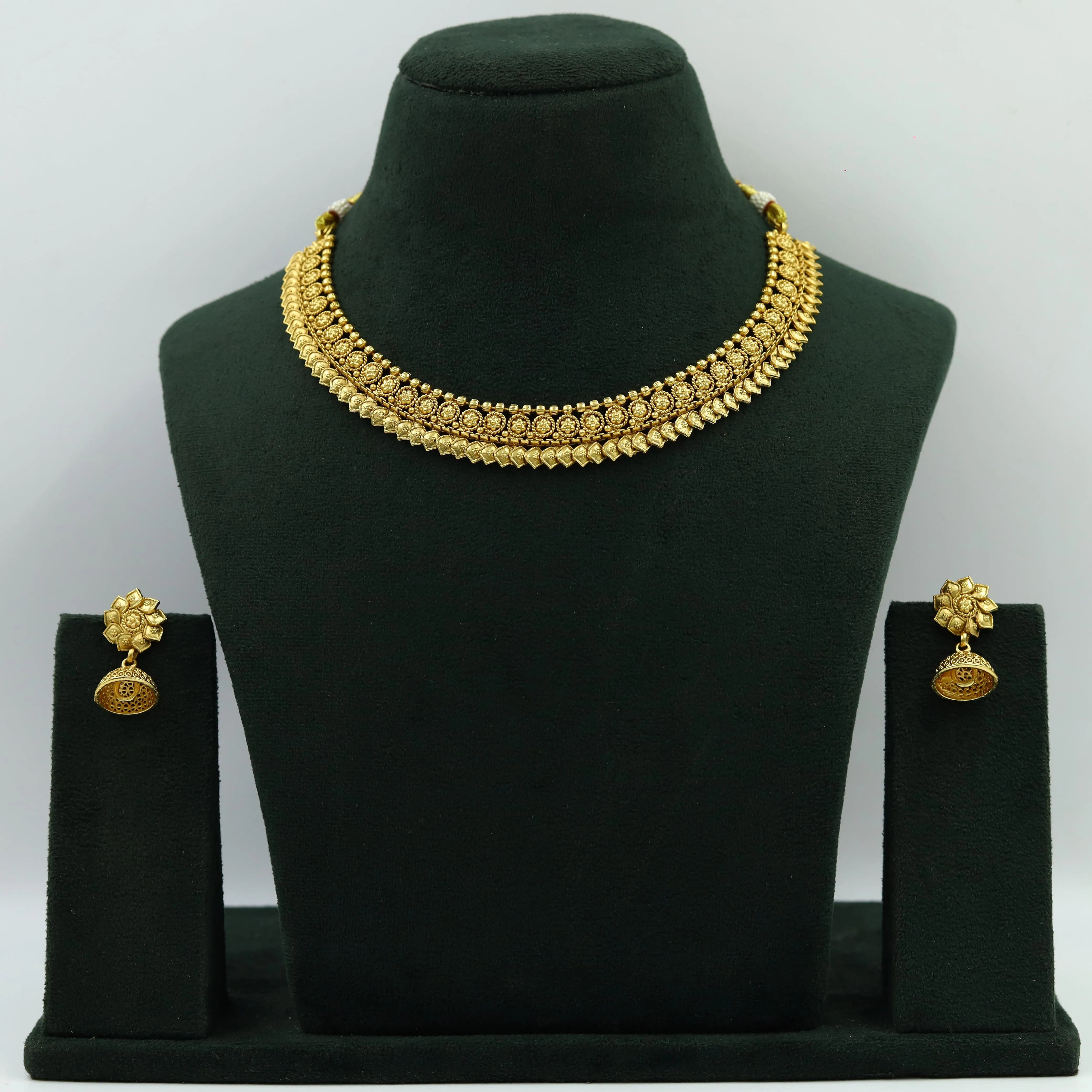 Round Neck Antique Necklace Set 13079-33