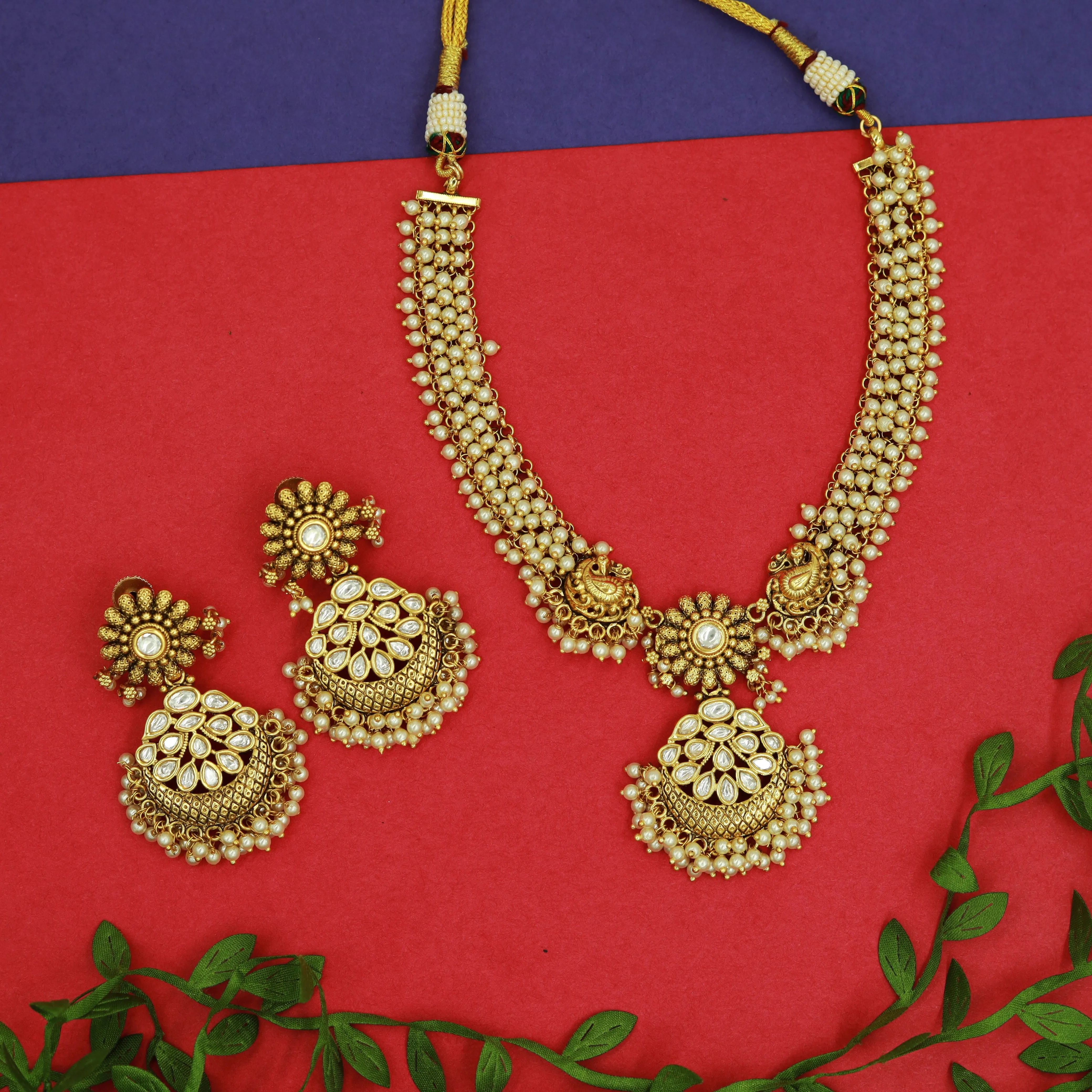 Round Neck Antique Necklace Set 15591-28