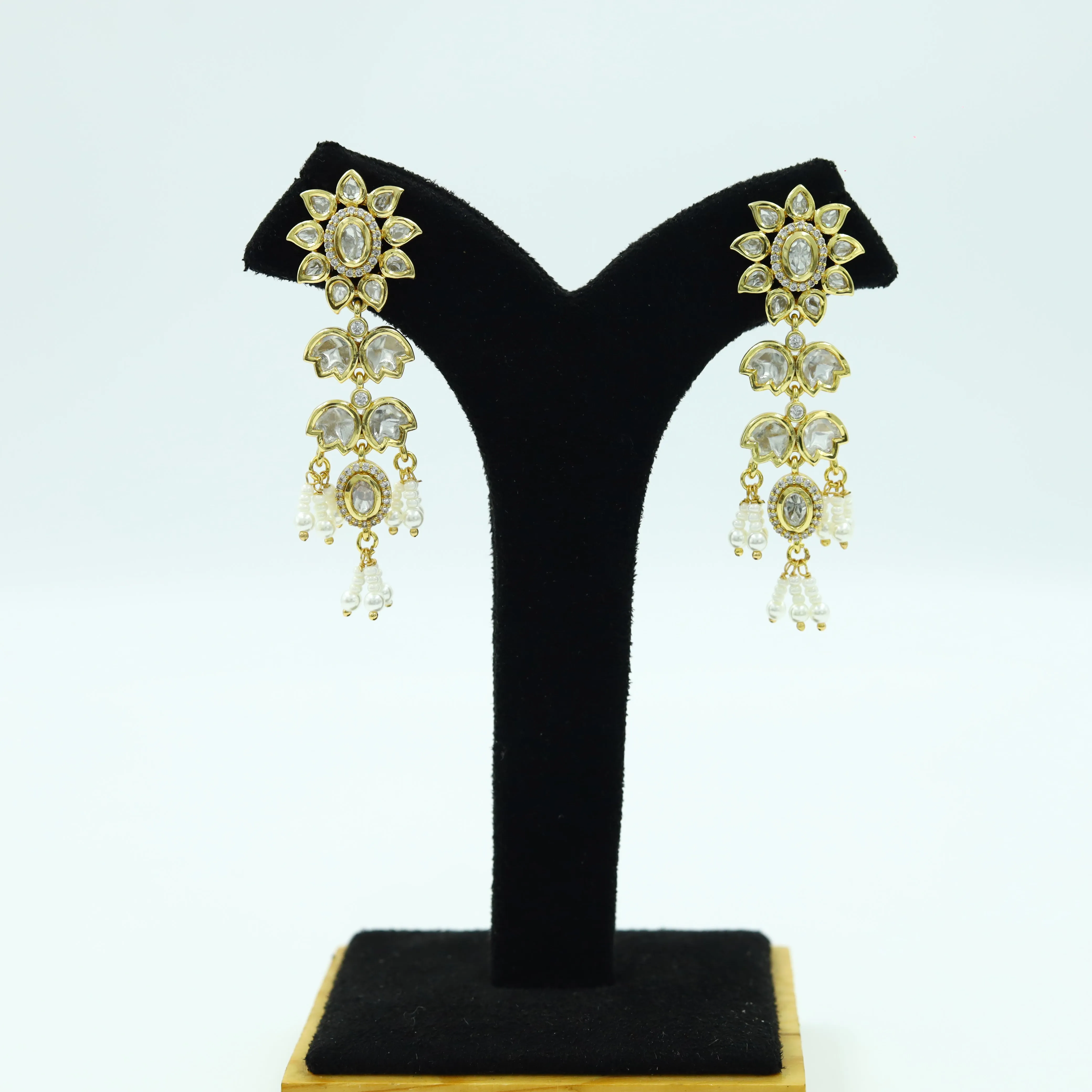 Round Neck Kundan Necklace Set 12197-28
