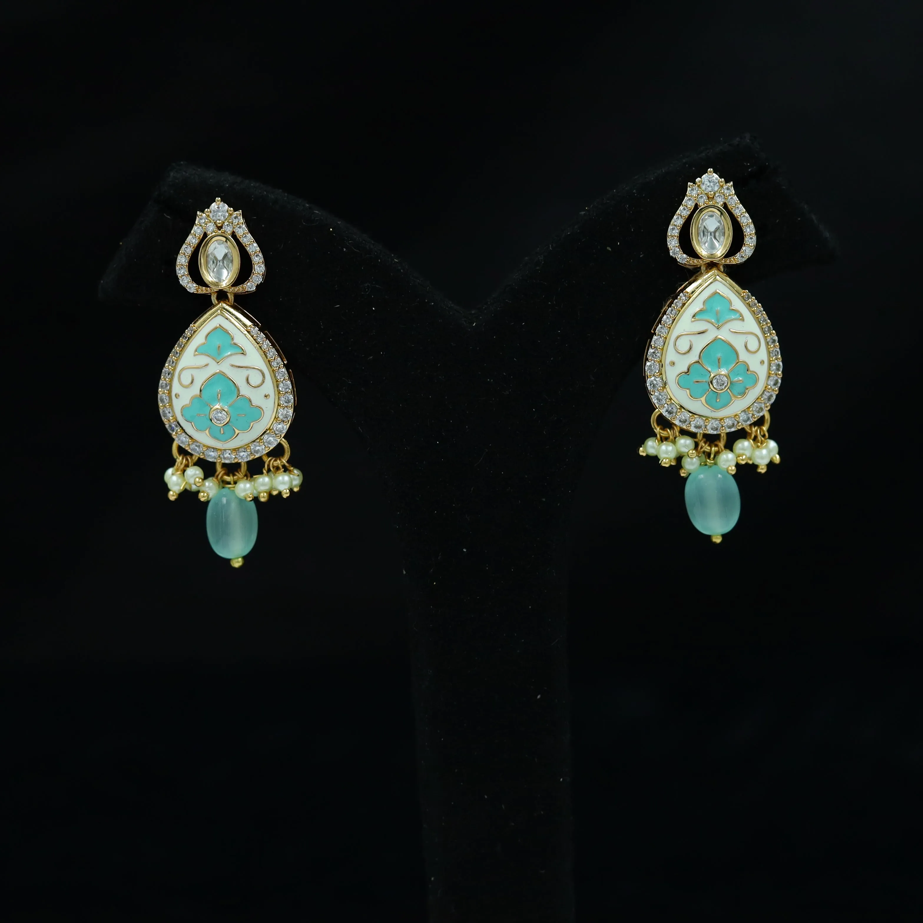 Round Neck Kundan Necklace Set 12206-28