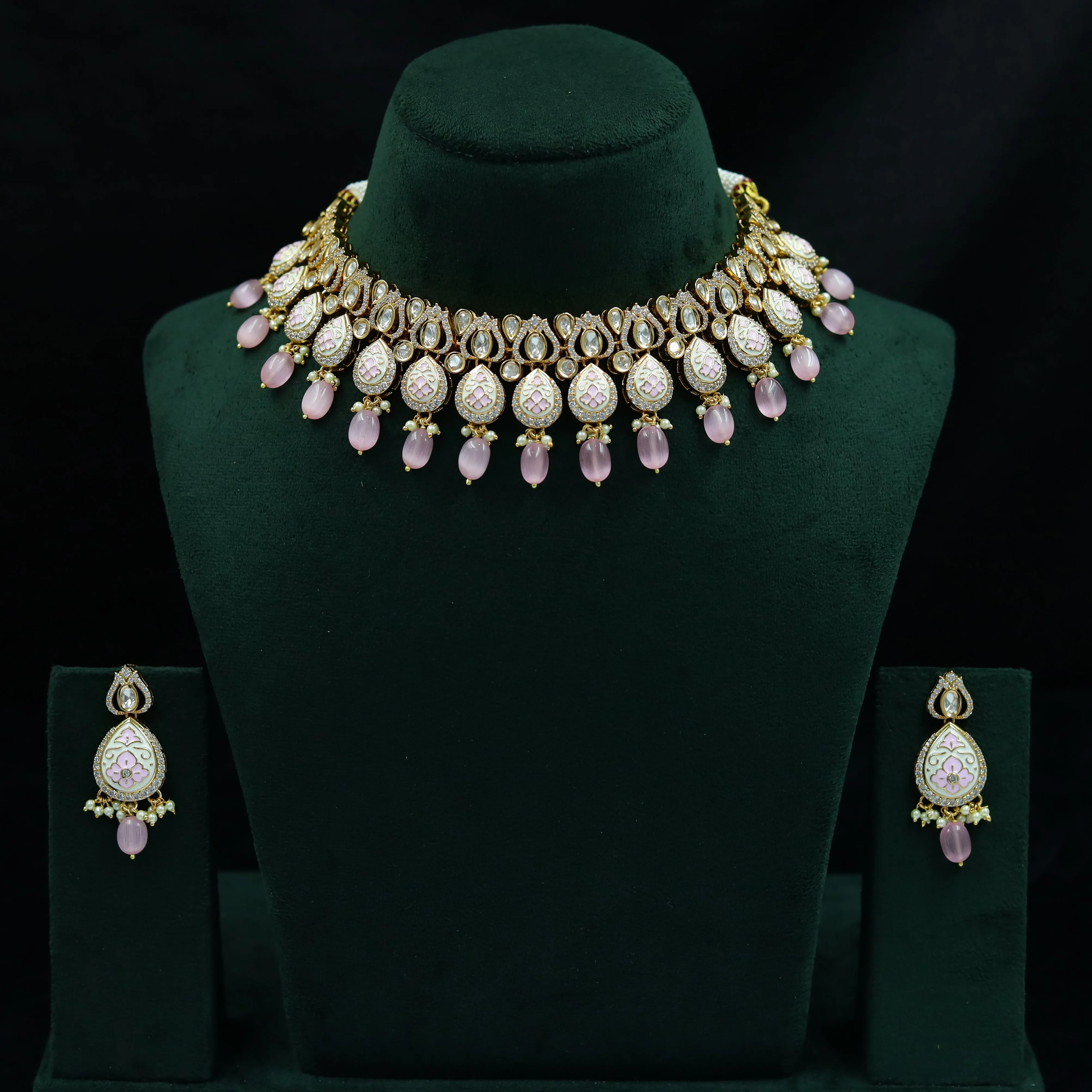 Round Neck Kundan Necklace Set 12206-28