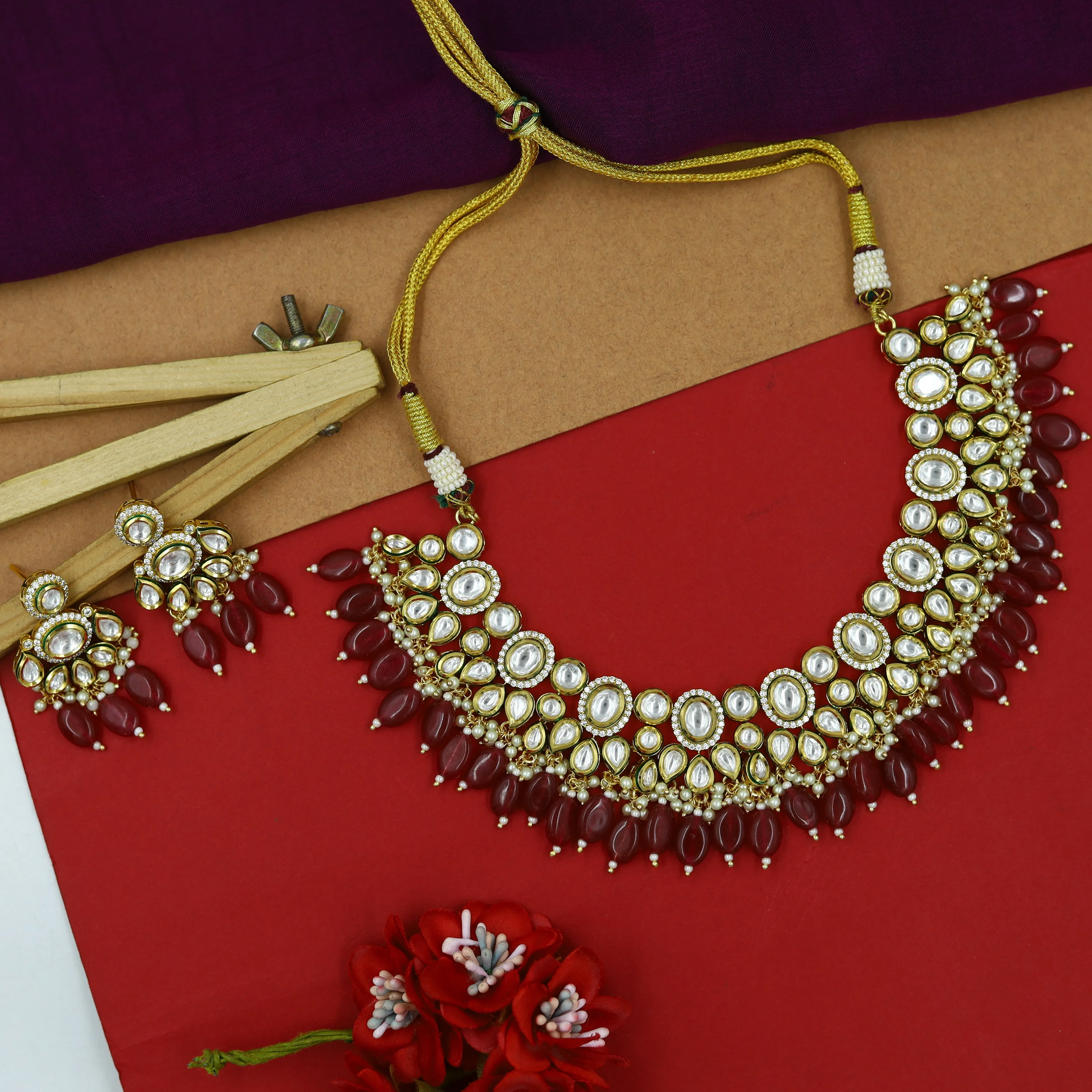 Round Neck Kundan Necklace Set 15621-28